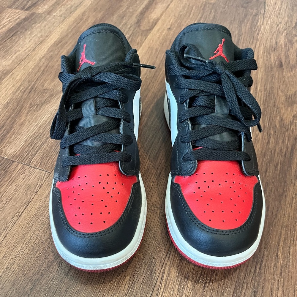 Jordan Low 1 Kids' Black and Red Sneakers